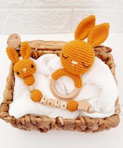 Conjunto de chupetero y sonajero Conejito